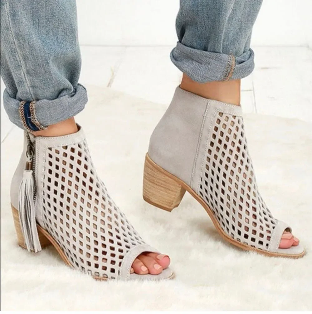 Matisse Indie booties light gray cutout cage design tassel zipper detail size 10